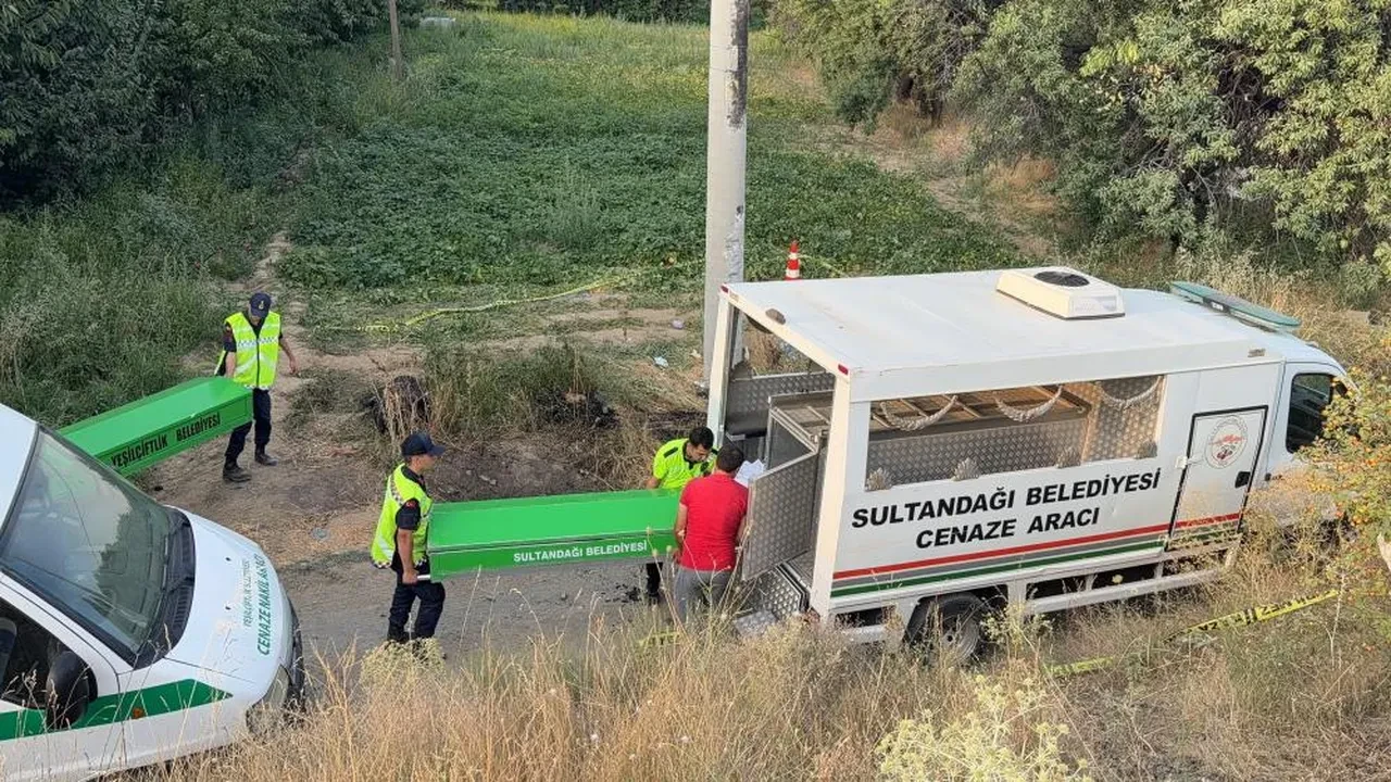 Afyonkarahisar'da otomobil şarampole devrildi: 2 ölü, 2 yaralı