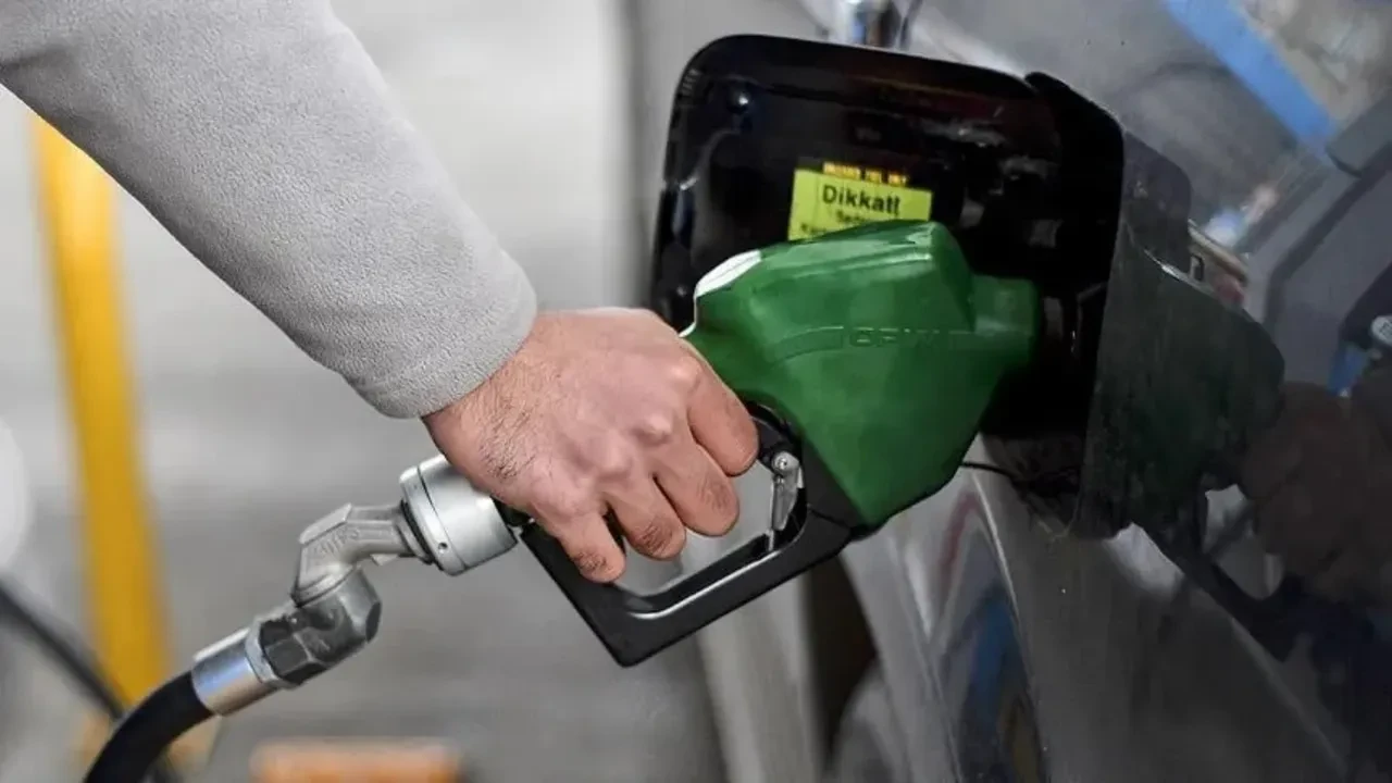 Akaryakıtta fiyatlar değişiyor! Benzine bir zam daha geliyor