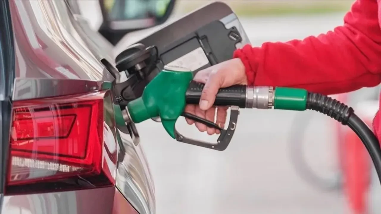 Akaryakıtta fiyatlar değişiyor! Benzine bir zam daha geliyor