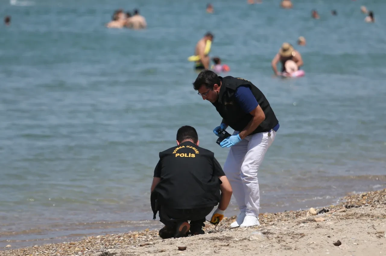 Çanakkale'de yüzerken savaştan kalma mühimmata denk geldi! Bomba imha ekibi geldi