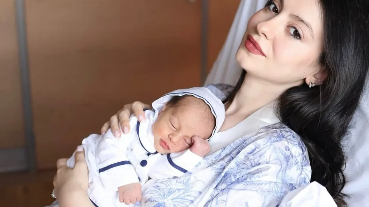 'Cennet Mahallesi'nin Ayşe’si Belemir Temizsoy anne oldu! 'Yıllar su gibi'