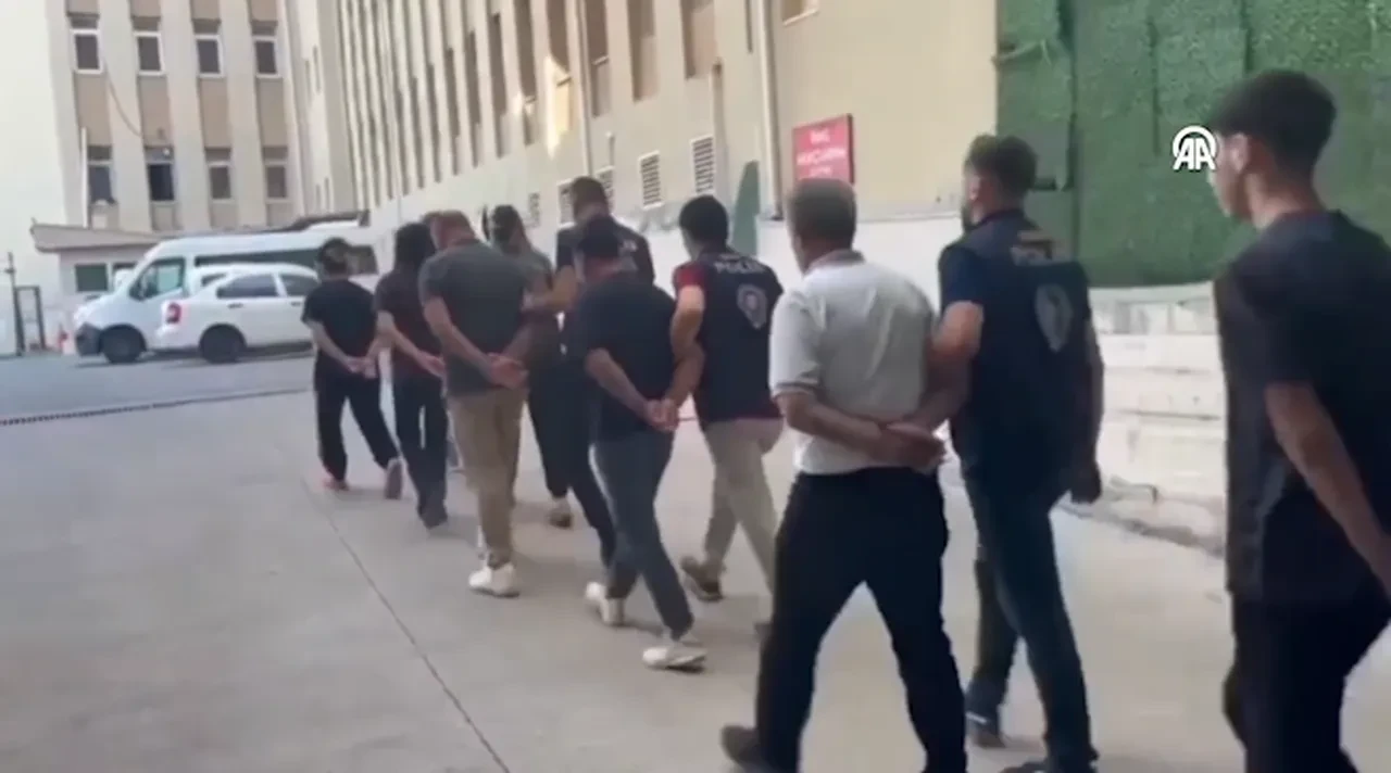 Çocuklarını kaybeden aileleri tehdit edenler yakalandı! Aralarında Rojin Kabaiş'in ailesi de vardı