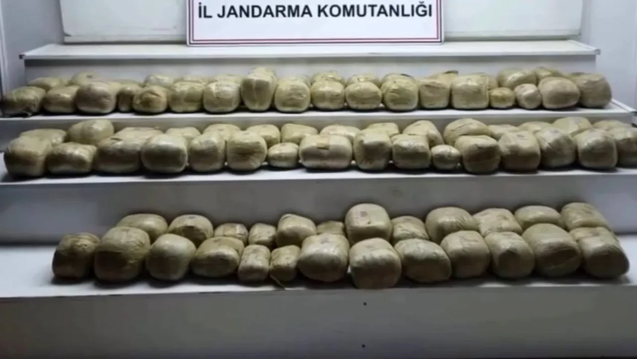 Hakkari'de İHA destekli zehir operasyonu: 253 kilogram ele geçirildi
