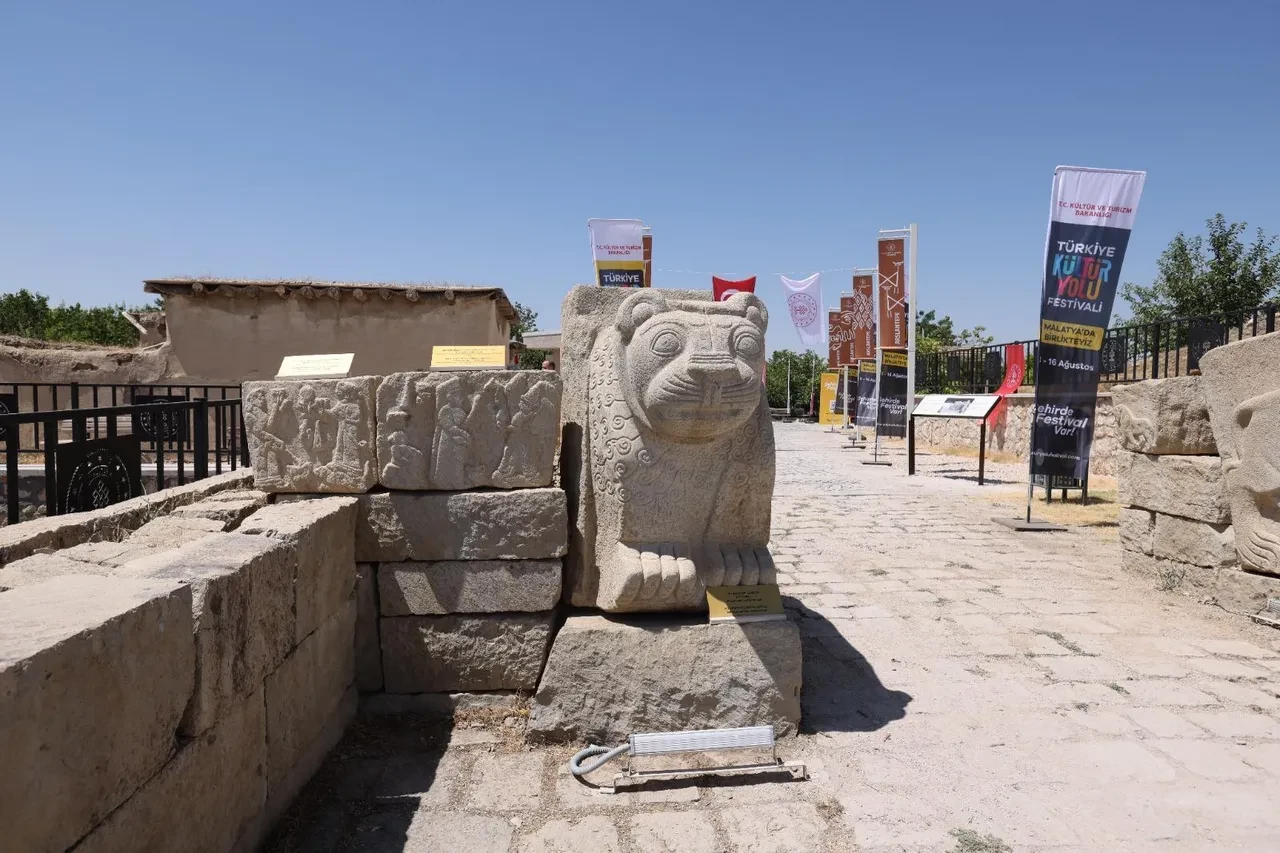 Malatya Kültür Yolu Festivali iki önemli açılışla başladı! Yenilenen Malatya arkeoloji müzesi ziyaretçileriyle buluştu