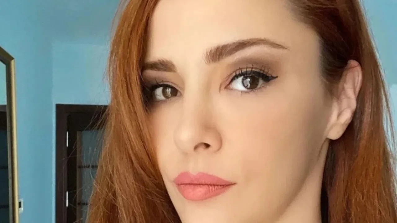 Mine Tugay 19 yaşındaki fotoğrafını paylaştı! Görenler gözlerine inanamadı!