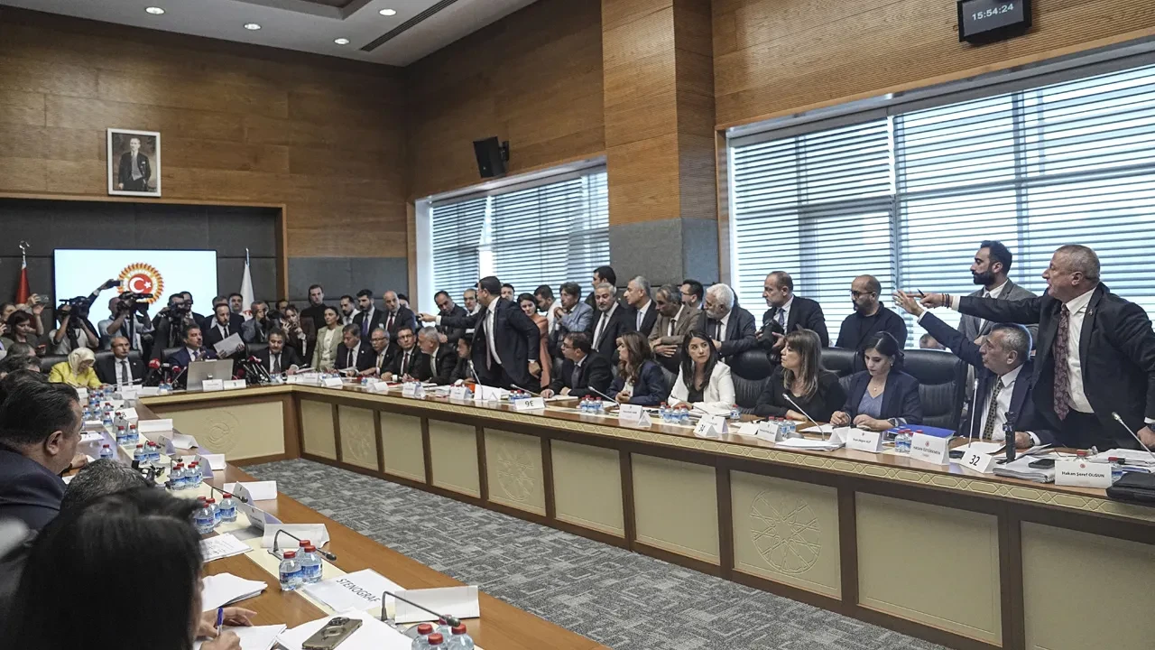 Terörsüz Türkiye süreciyle ilgili yasa teklifi Adalet Komisyonundan geçti