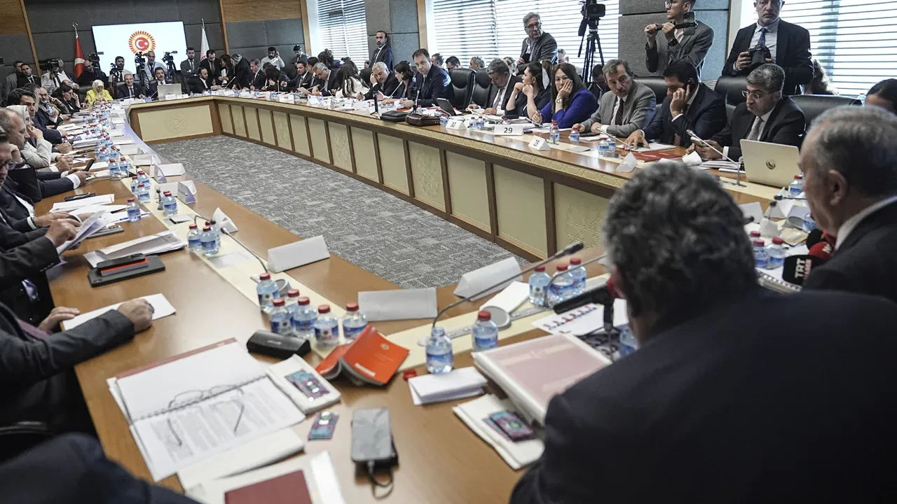 Terörsüz Türkiye süreciyle ilgili yasa teklifi Adalet Komisyonundan geçti