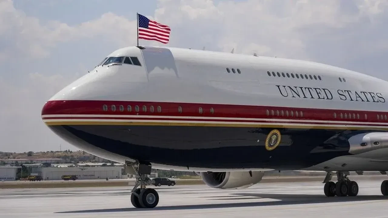 Trump'ın Türkiye dönüşü neden uçak değiştirdiği ortaya çıktı! ABD'de 'köstebek' krizi
