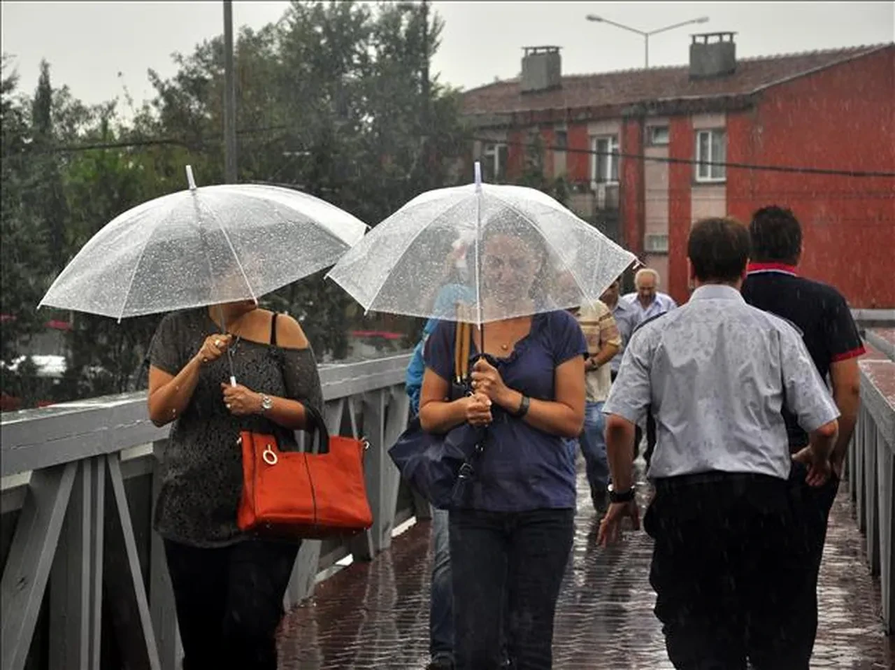 Yağışlı hava dönüyor, Meteoroloji uyardı: İstanbul dahil birçok il etkilenecek