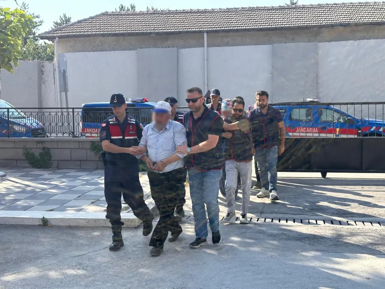 Yüksekten düştü denilen 4 yaşındaki Yunus Emre Yakar'ın ölümünde korkunç detaylar: Üvey baba ve dede tutuklandı