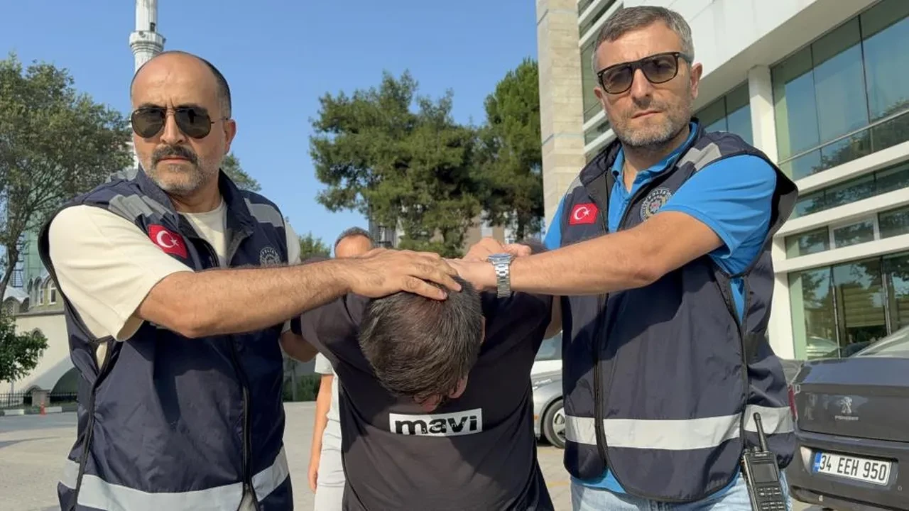 Açık kalan ışık vahşeti aydınlattı: Yaşlı adamı bıçaklayıp cüzdanını çalan katil saçını boyatıp kaçtı