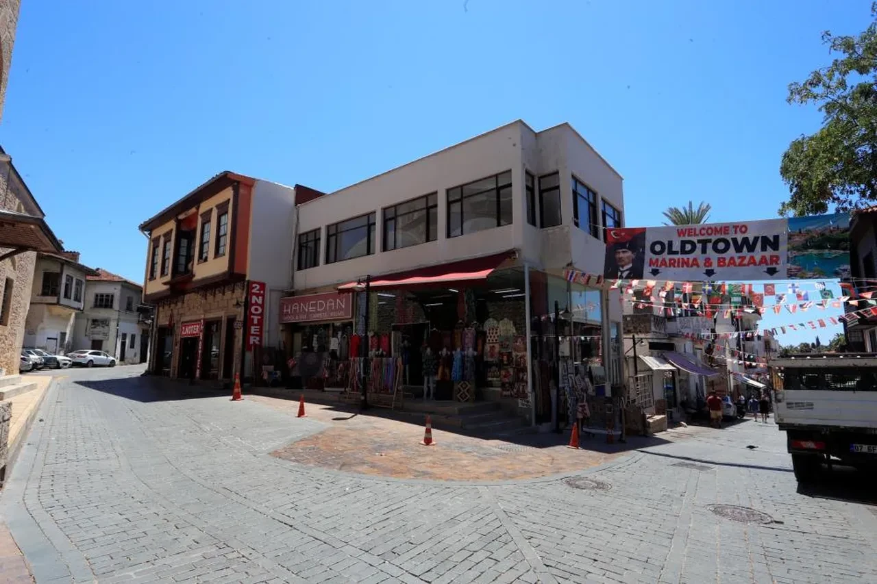 Antalya Kaleiçi'ne turist akını! Nüfus akşamları 100 katına çıkıyor