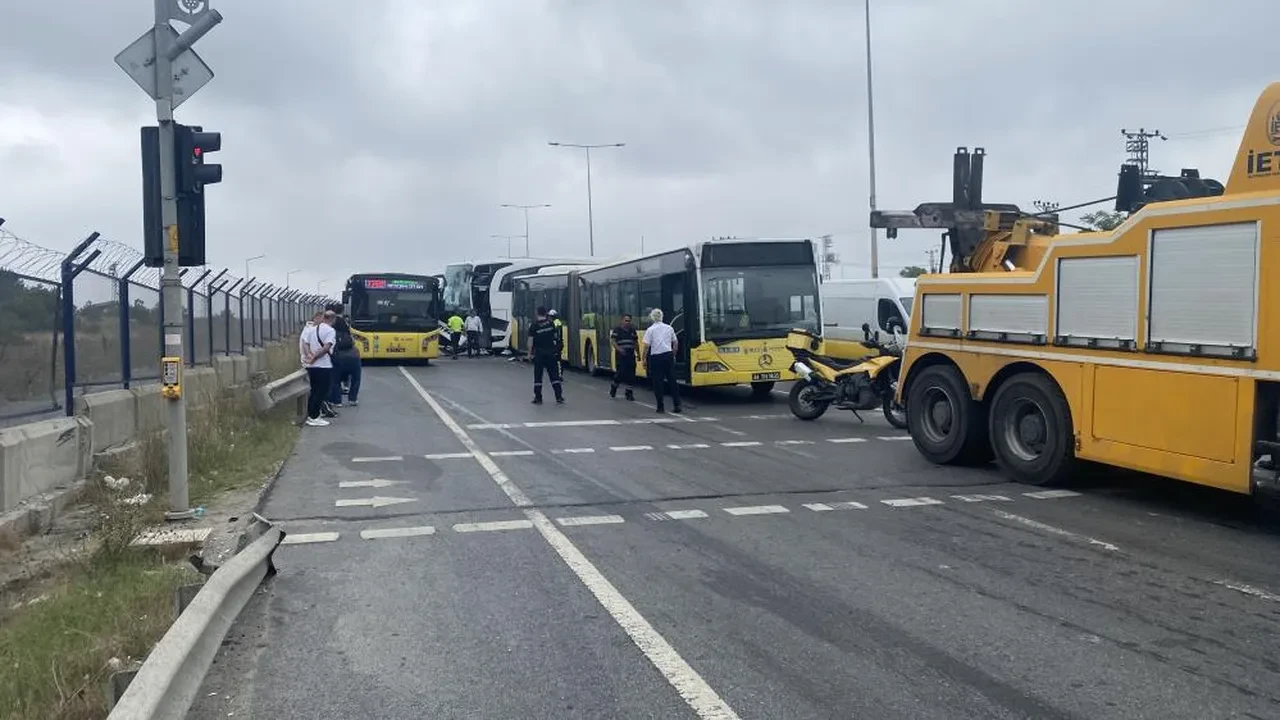 Arnavutköy'de korkutan kaza: Yolcu otobüsü kazaya karıştı, yaralılar var