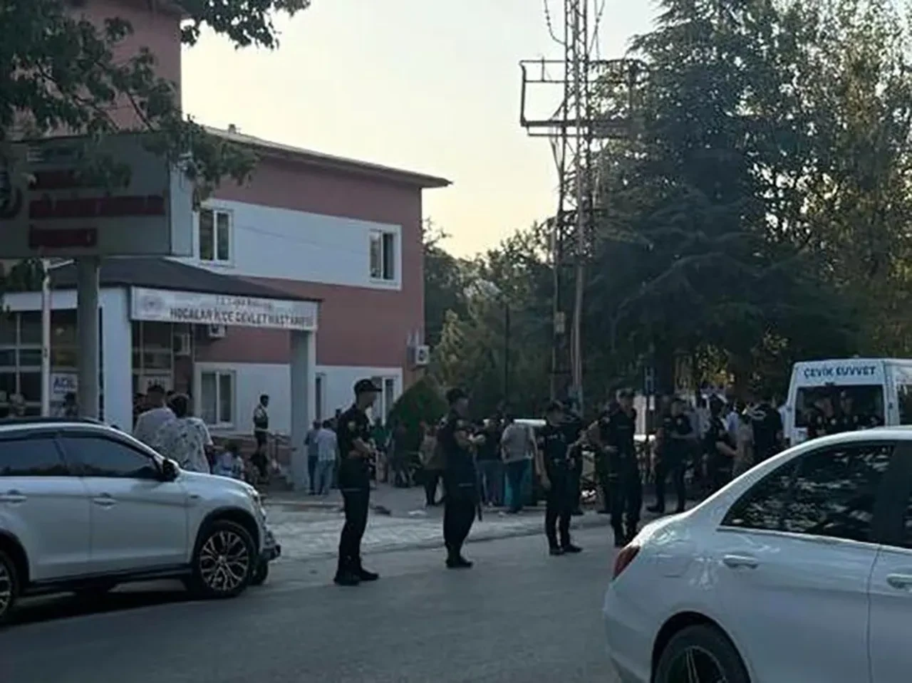 Baba oğluyla tartışan 2 kişiyi öldürdü! Olayın ardından husumet çıktı