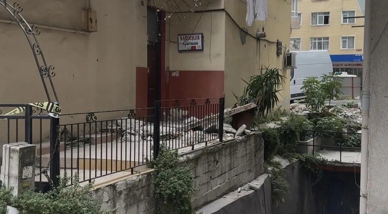 Binanın balkonu yıkıldı, herkes deprem oldu sandı! Güngören'de facianın eşiğinde dönüldü