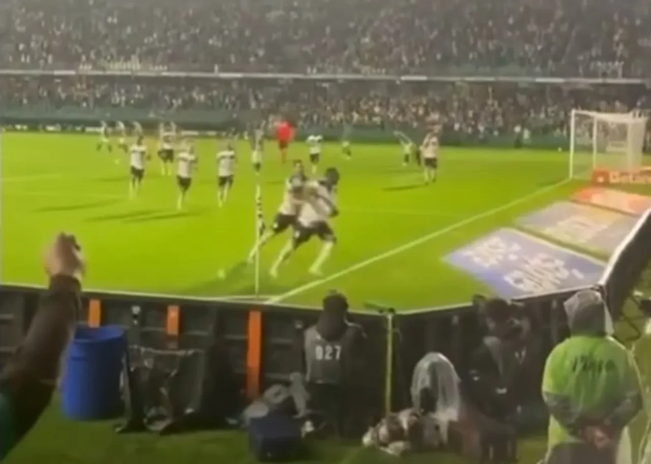 Gol attı, başına gelmeyen kalmadı! Sevinirken tünele düştü, golü de ofsayttan iptal edildi