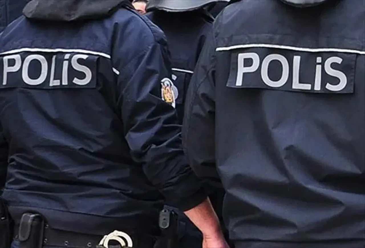 Polis Evi'nin önünden video çekerek Cumhurbaşkanı Erdoğan'a hakaret etti! Gözaltına aldı