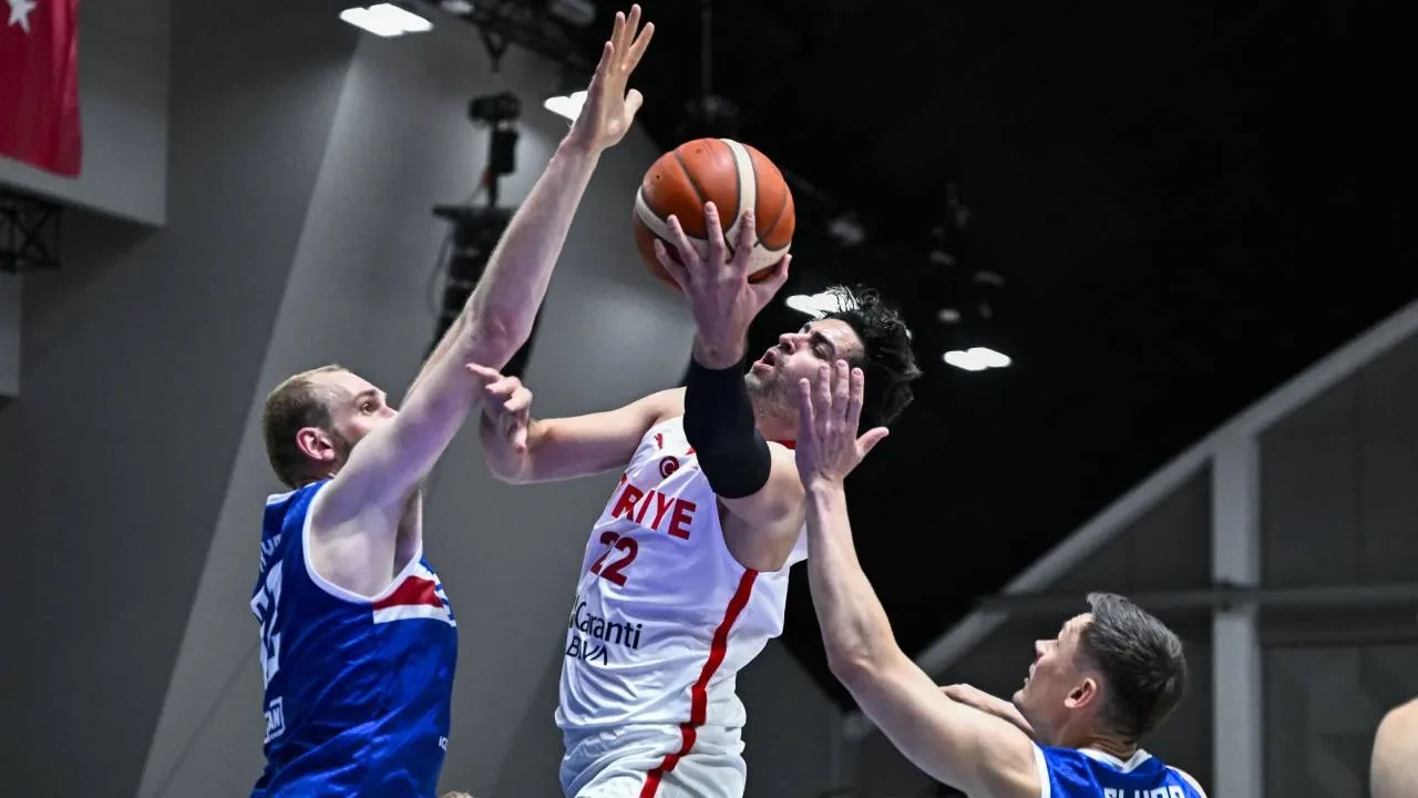 12 Dev Adam, Dünya Kupası'nda! Türkiye, İzlanda'yı 110-73 yendi
