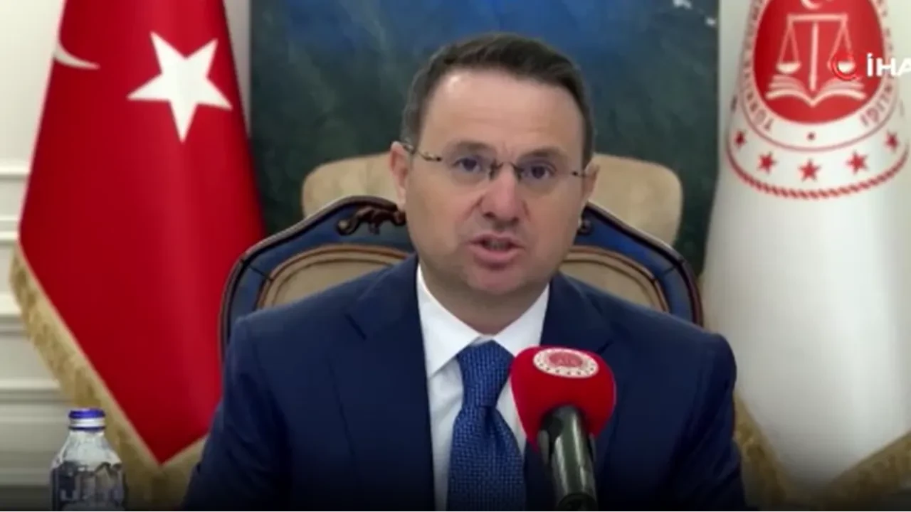 Adalet Bakanı Akın Gürlek, Yunan mevkidaşı Floridis ile görüştü: "Suç örgütü elebaşlarının iadesini talep ettik"