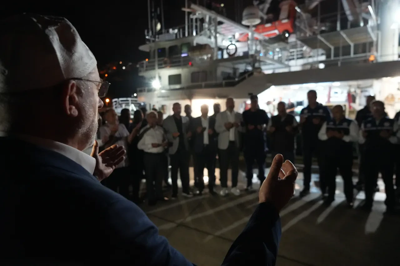 Balıkçılar av sezonunu açtı: Bakan Yumaklı'dan palamut bolluğu müjdesi