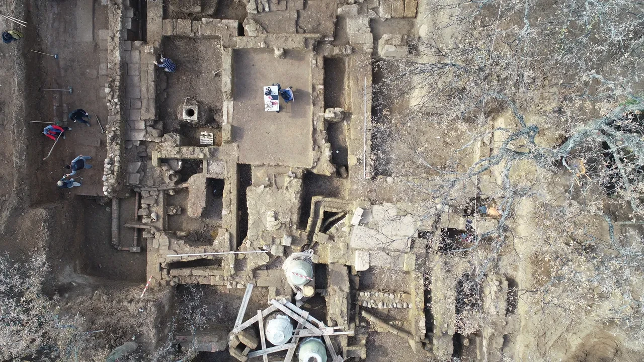 Balıkesir’deki kazı Roma villasını gün yüzüne çıkardı! Eşsiz güzellikler kendine hayran bıraktı