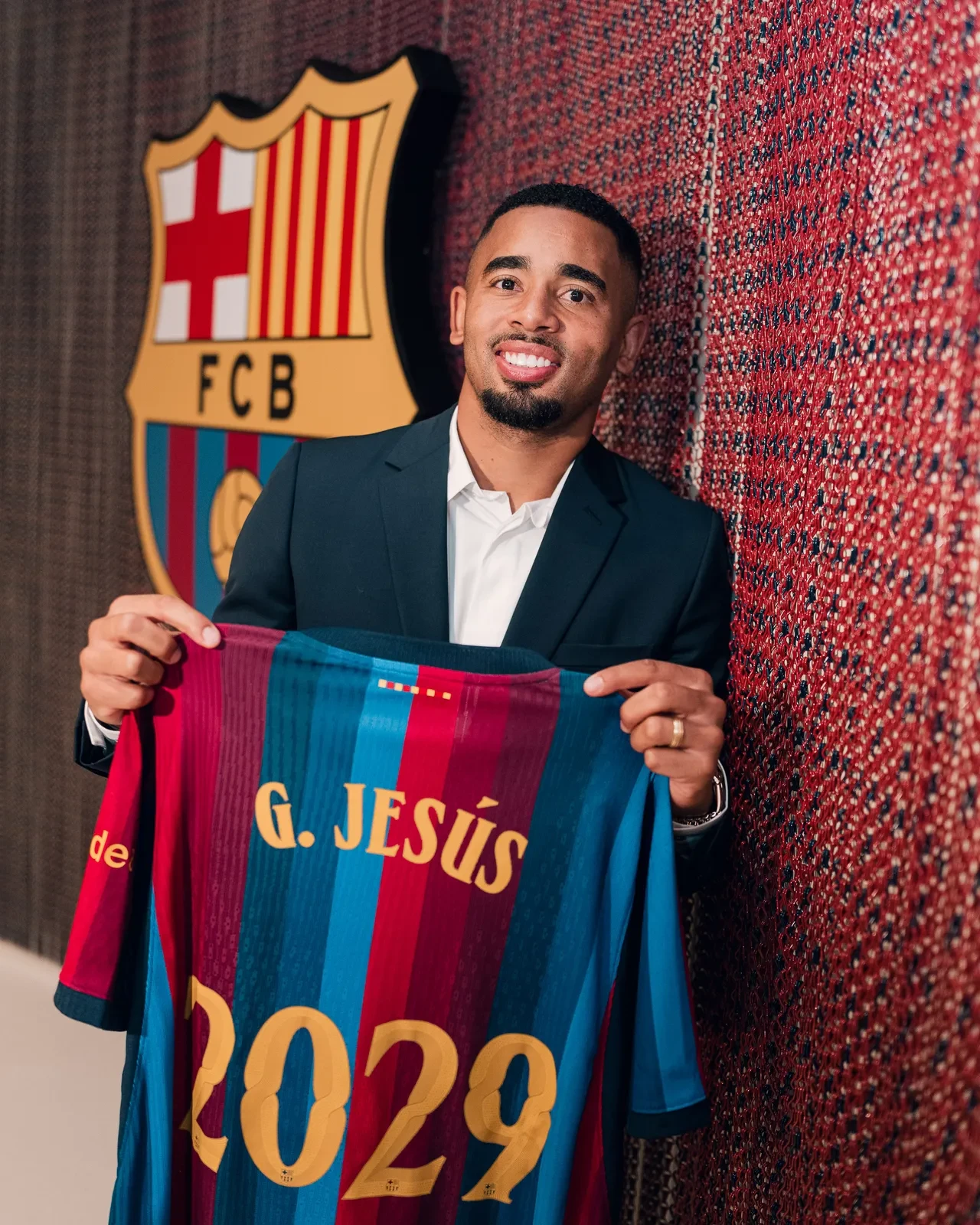 Barcelona, Gabriel Jesus'u duyurdu