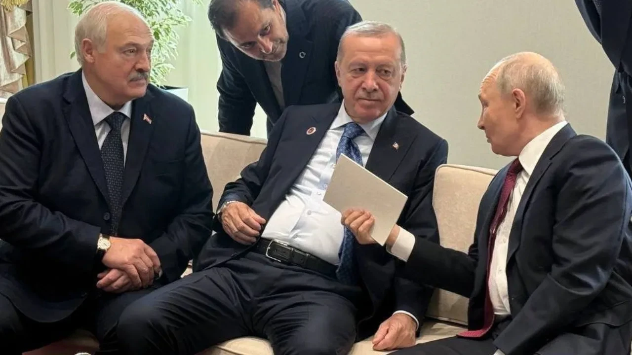 Bişkek'teki zirvede dikkat çeken kare! Tüm liderlerin gözü Cumhurbaşkanı Erdoğan'daydı