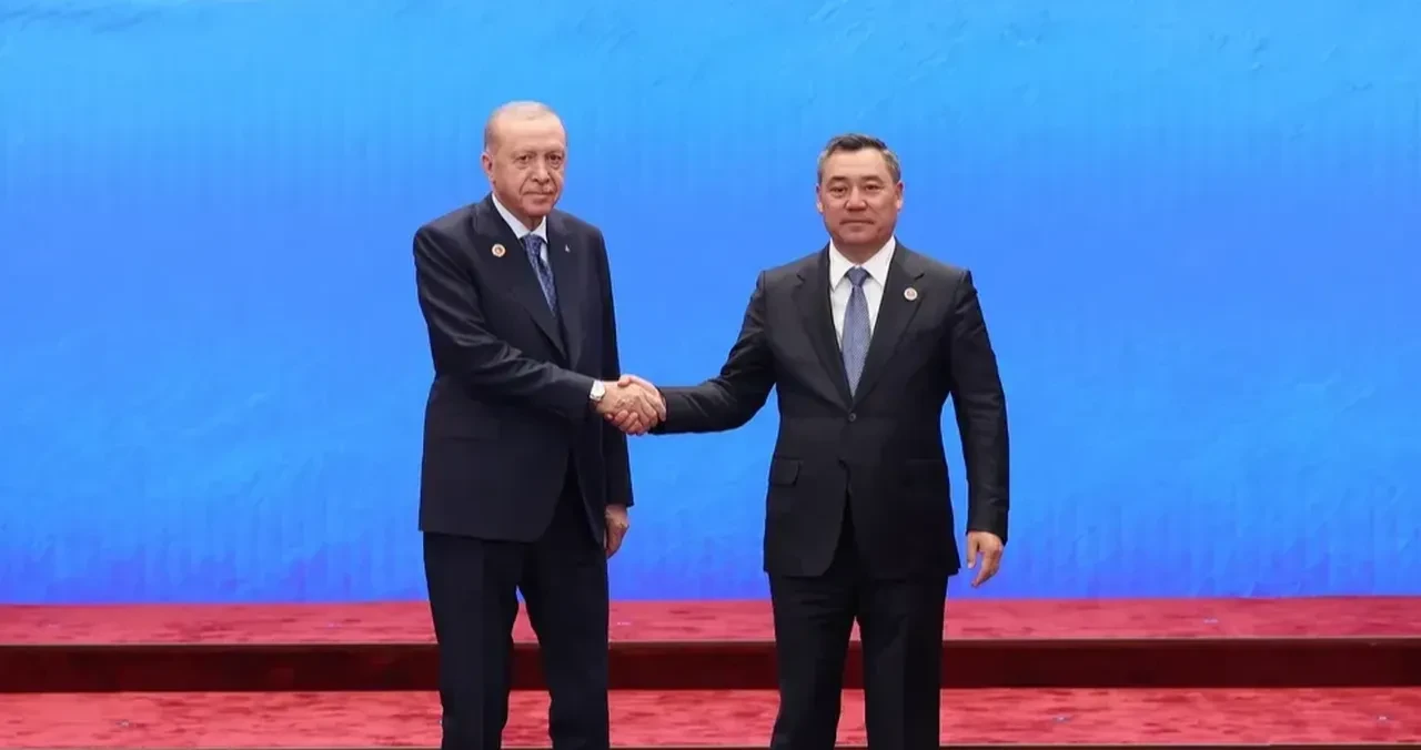 Bişkek'teki zirvede dikkat çeken kare! Tüm liderlerin gözü Cumhurbaşkanı Erdoğan'daydı
