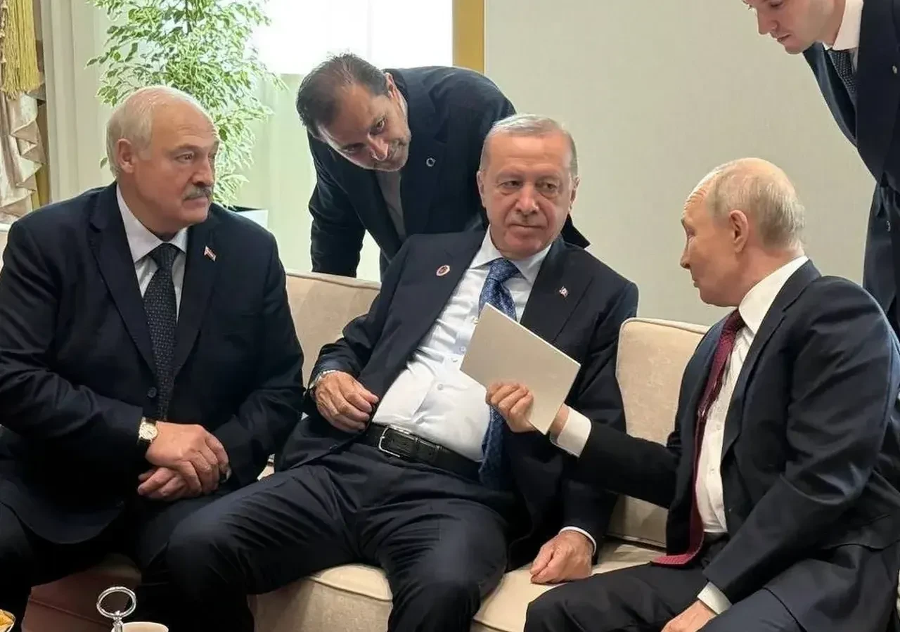 Bişkek'teki zirvede dikkat çeken kare! Tüm liderlerin gözü Cumhurbaşkanı Erdoğan'daydı