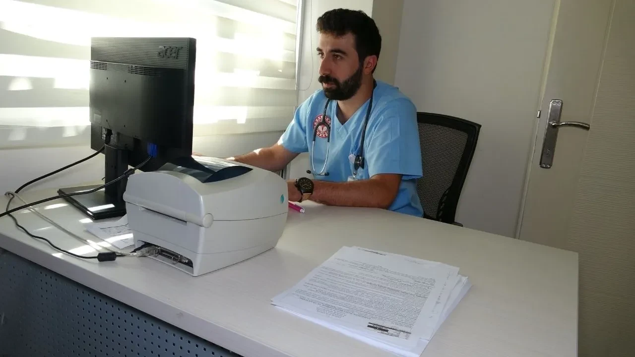 Cem Yılmaz kalp krizi geçirdiği anların perde arkası! Olay yerine giden sağlık görevlileri ilk kez konuştu
