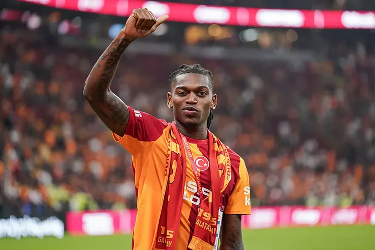 Galatasaray’dan Leao sonrası bir yıldız daha! Mourinho biletini kesti, yönetim harekete geçti