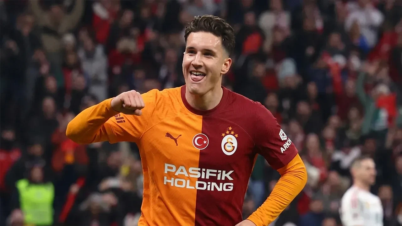 Galatasaray'ın yeni yıldızı Deniz Gül İstanbul'a geldi