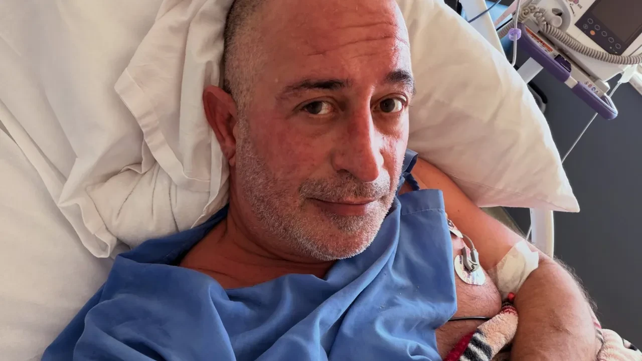 Kalp krizi geçiren Cem Yılmaz'dan aile boyu ilk paylaşım! Ayaklarındaki şişlik dikkat çekti