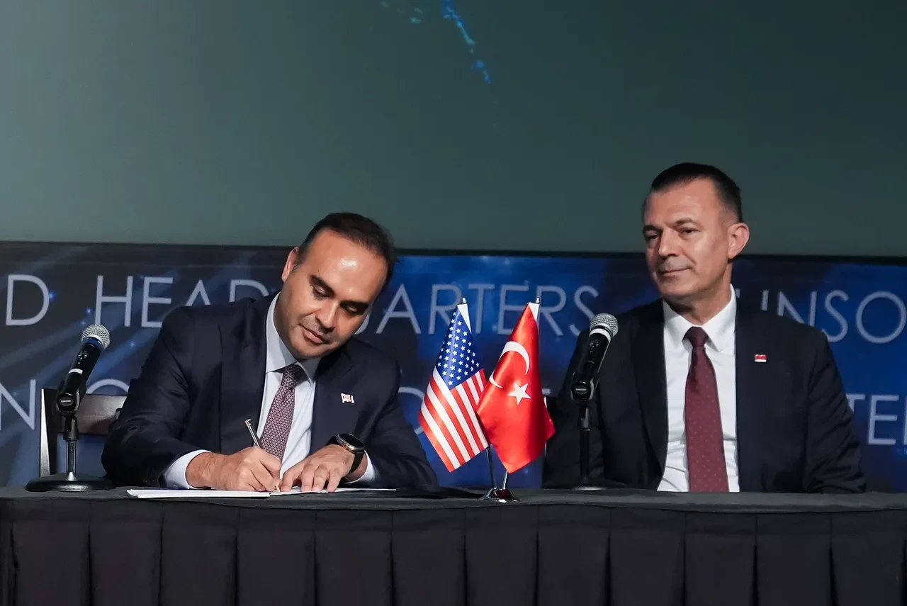 Bakan Kacır'dan heyecan uyandıran açıklama: Türkiye 2027'nin ilk aylarında uzay aracını Ay'a gönderecek