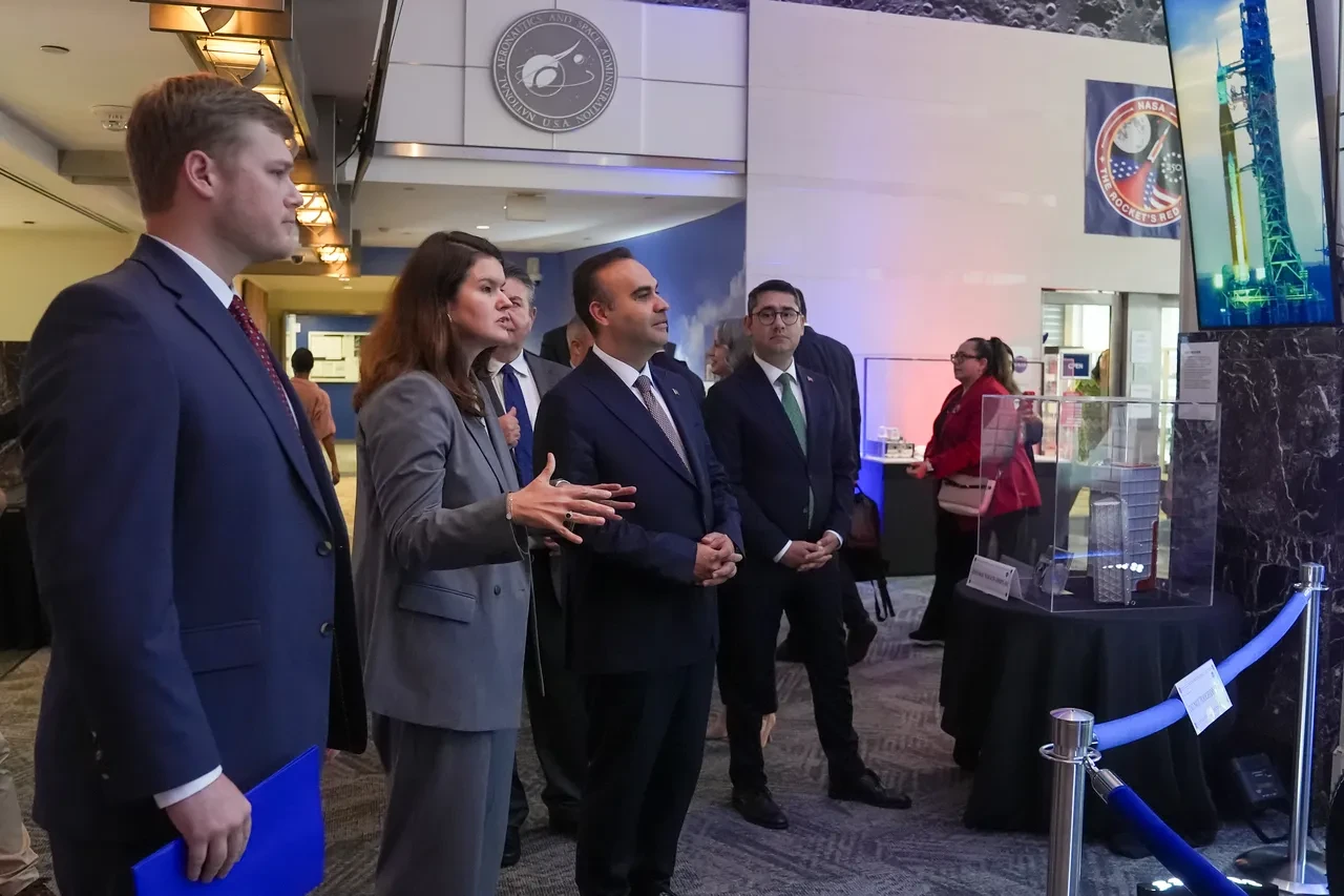 Bakan Kacır'dan heyecan uyandıran açıklama: Türkiye 2027'nin ilk aylarında uzay aracını Ay'a gönderecek