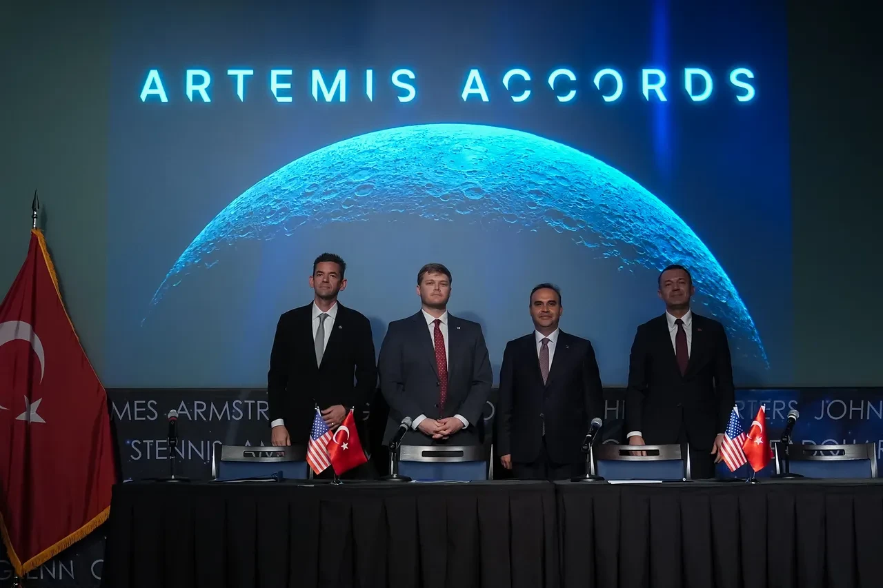 Bakan Kacır'dan heyecan uyandıran açıklama: Türkiye 2027'nin ilk aylarında uzay aracını Ay'a gönderecek