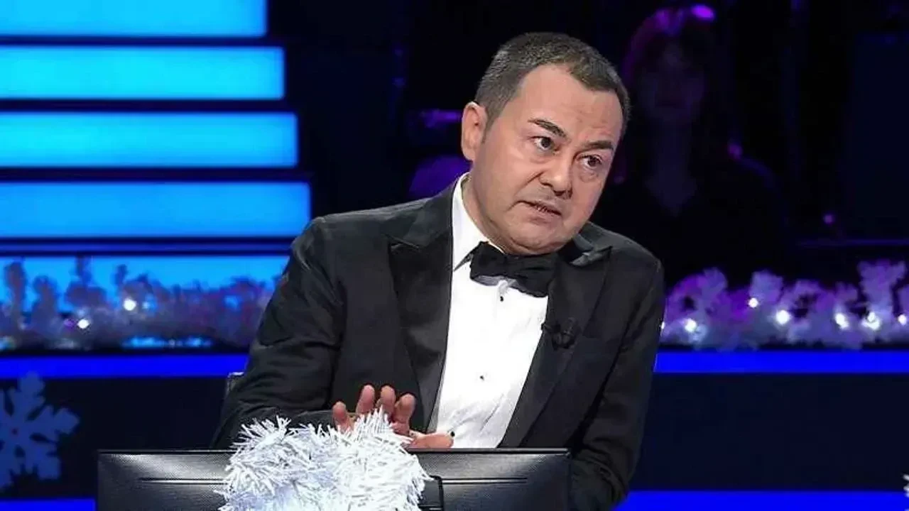 Serdar Ortaç'ın sahneye çıktığı an korkuttu! Yürümekte zorluk çektiği anlar
