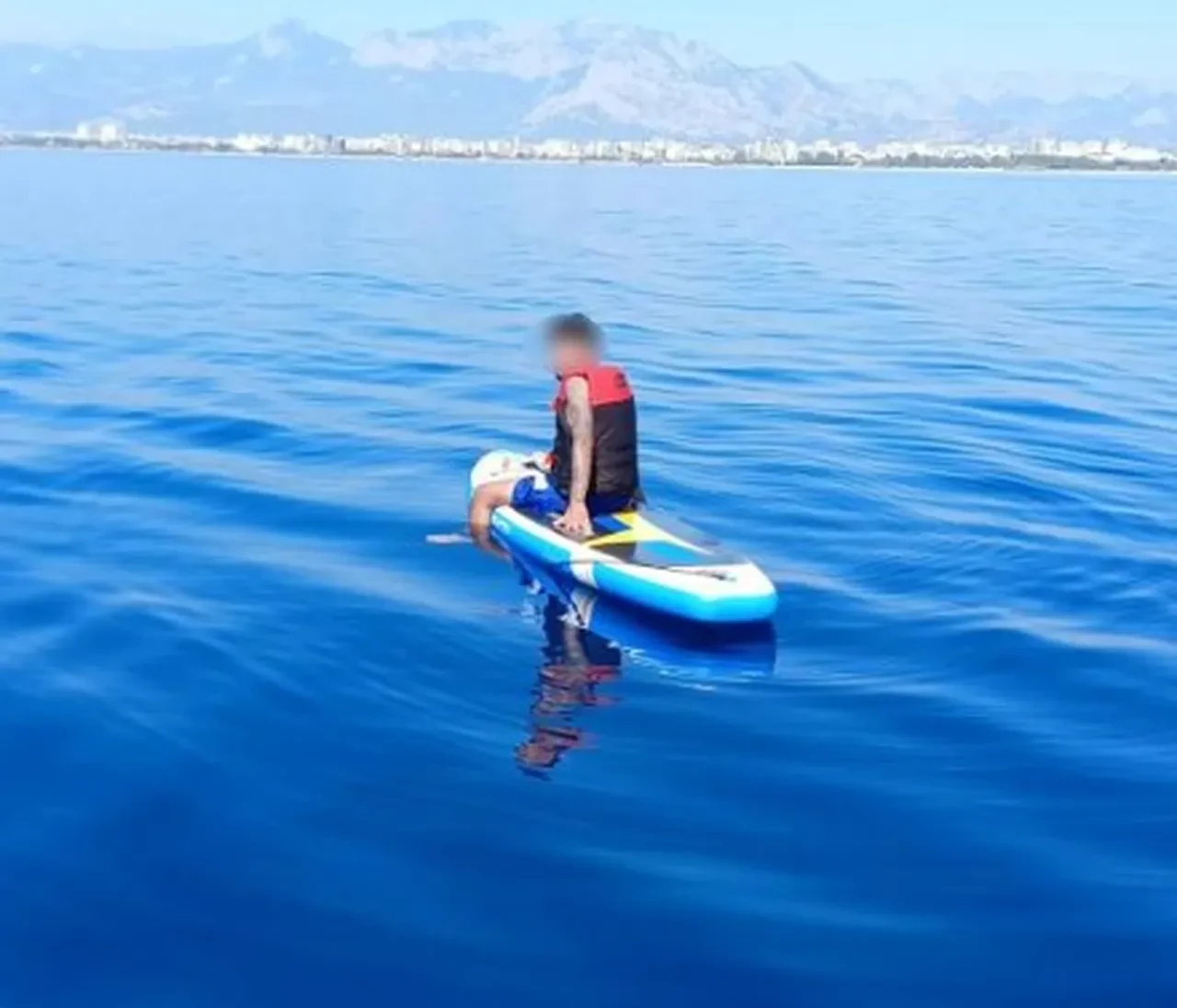 SUP macerası kabusa döndü! Kürekleri kırıldı, kilometrelerce açığa sürüklendiler