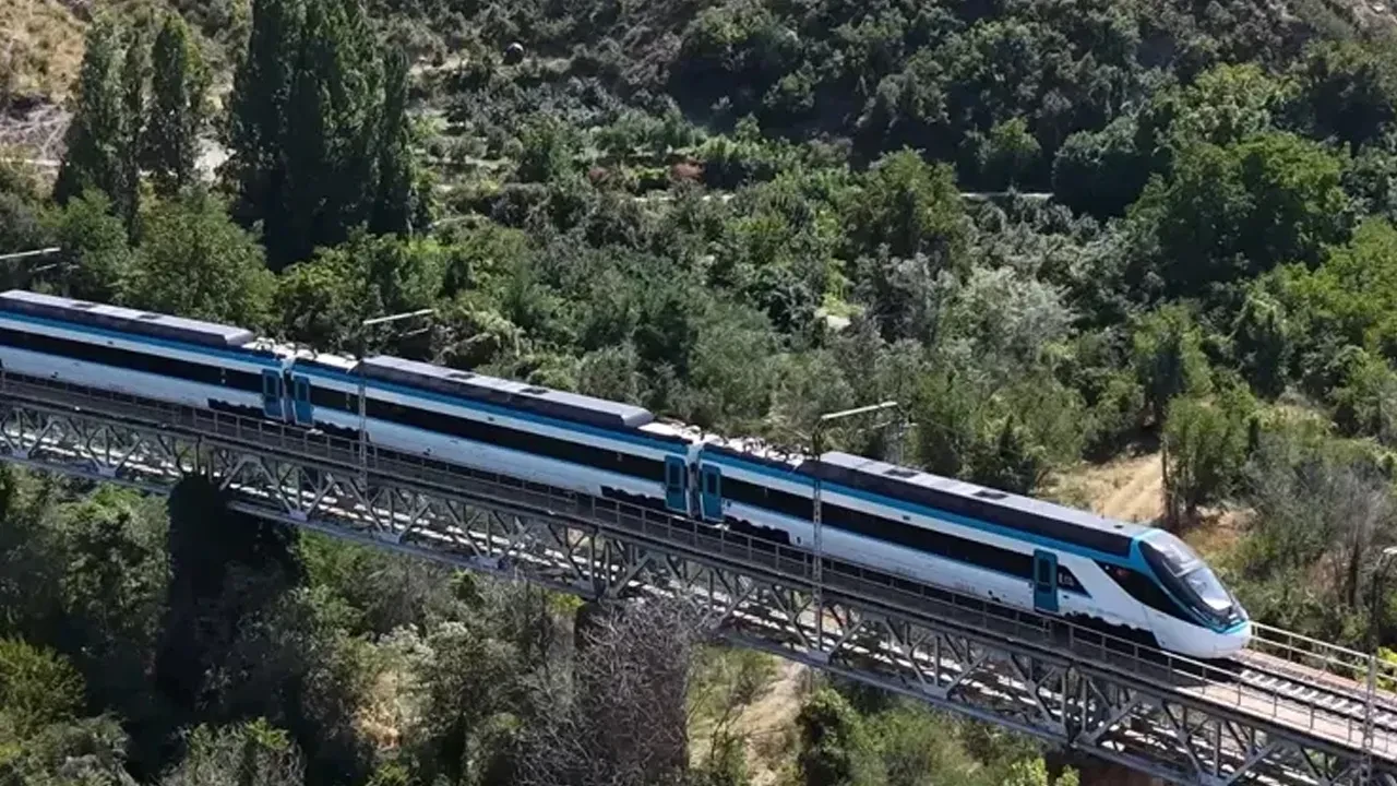 Türkiye’nin milli treni yeni hız rekorunu kırdı!