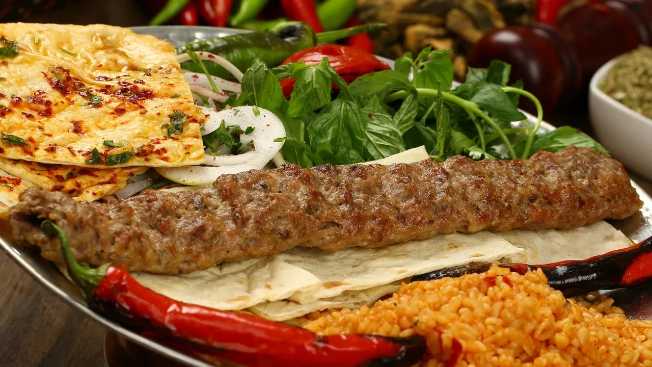 Adanalı komşumdan öğrendim gerçek kebabın sırrı! Lezzeti ustaları bile kıskandırıyor