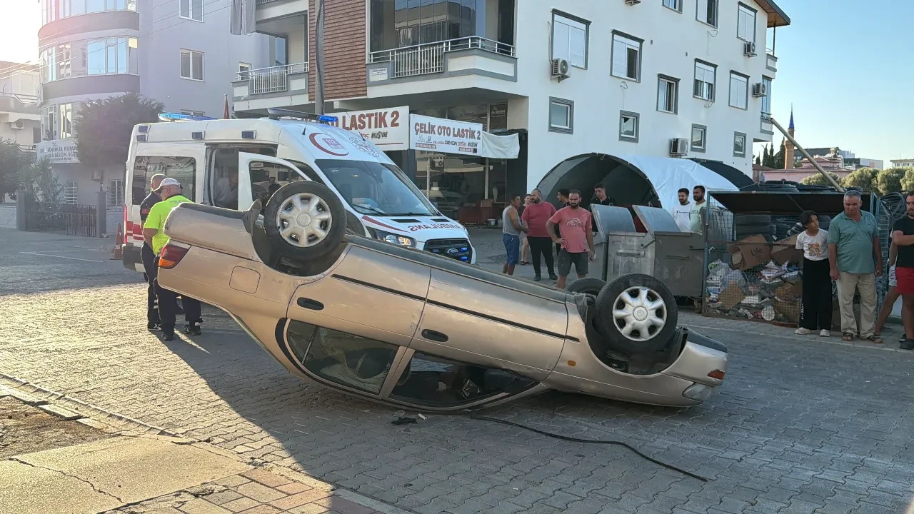 Antalya'da 3 aracın karıştığı zincirleme kazada otomobil takla attı! O anlar kamerada
