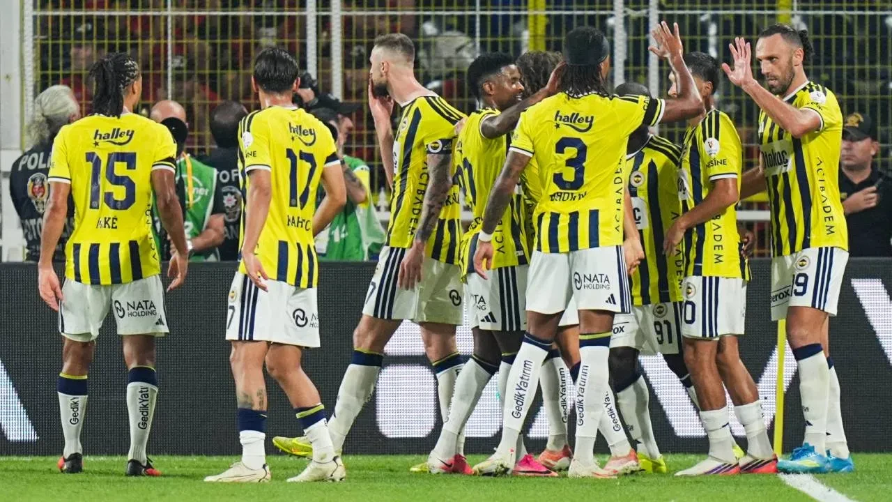 CANLI MAÇ ANLATIMI | Fenerbahçe ile Roma Şampiyonlar Ligi'nde karşılaşıyor
