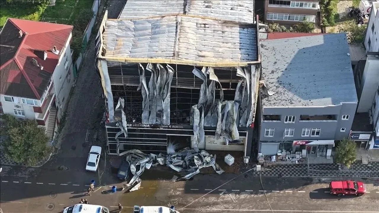 Dilovası'ndaki parfüm fabrikası yangını davasında 2 zabıta müdür vekili tutuklandı, 4 sanık tahliye edildi