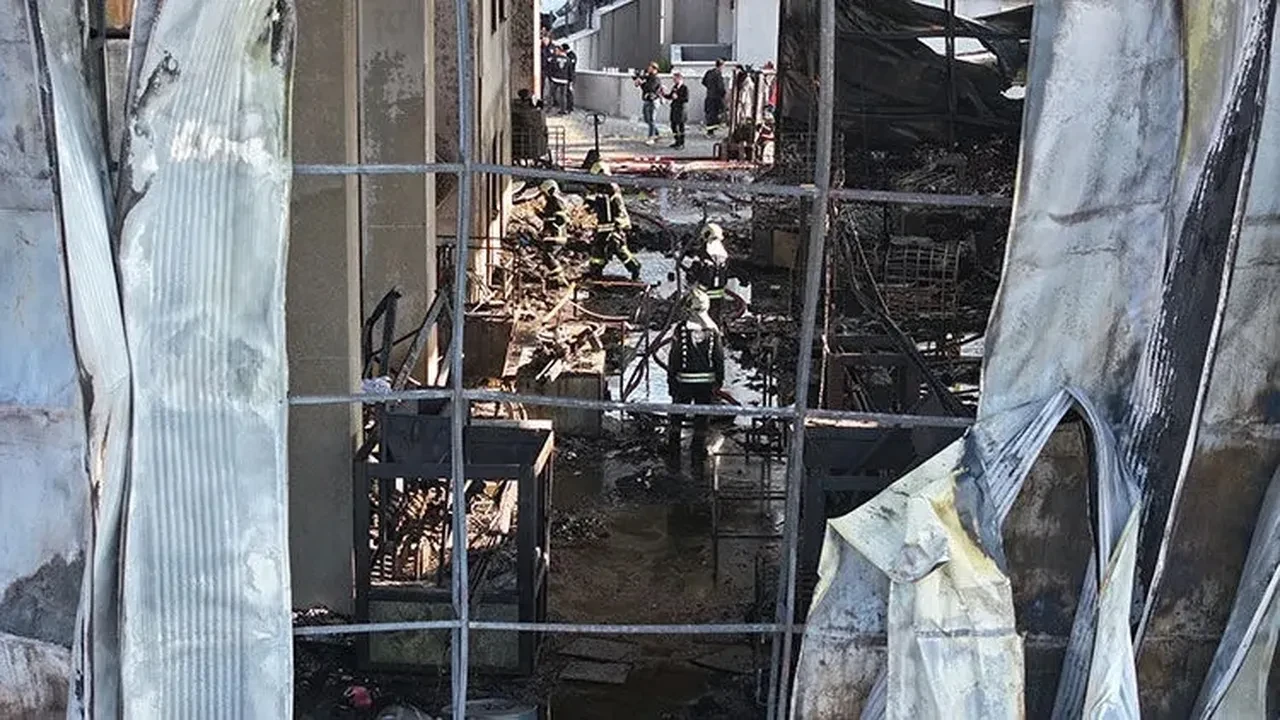 Dilovası'ndaki parfüm fabrikası yangını davasında 2 zabıta müdür vekili tutuklandı, 4 sanık tahliye edildi
