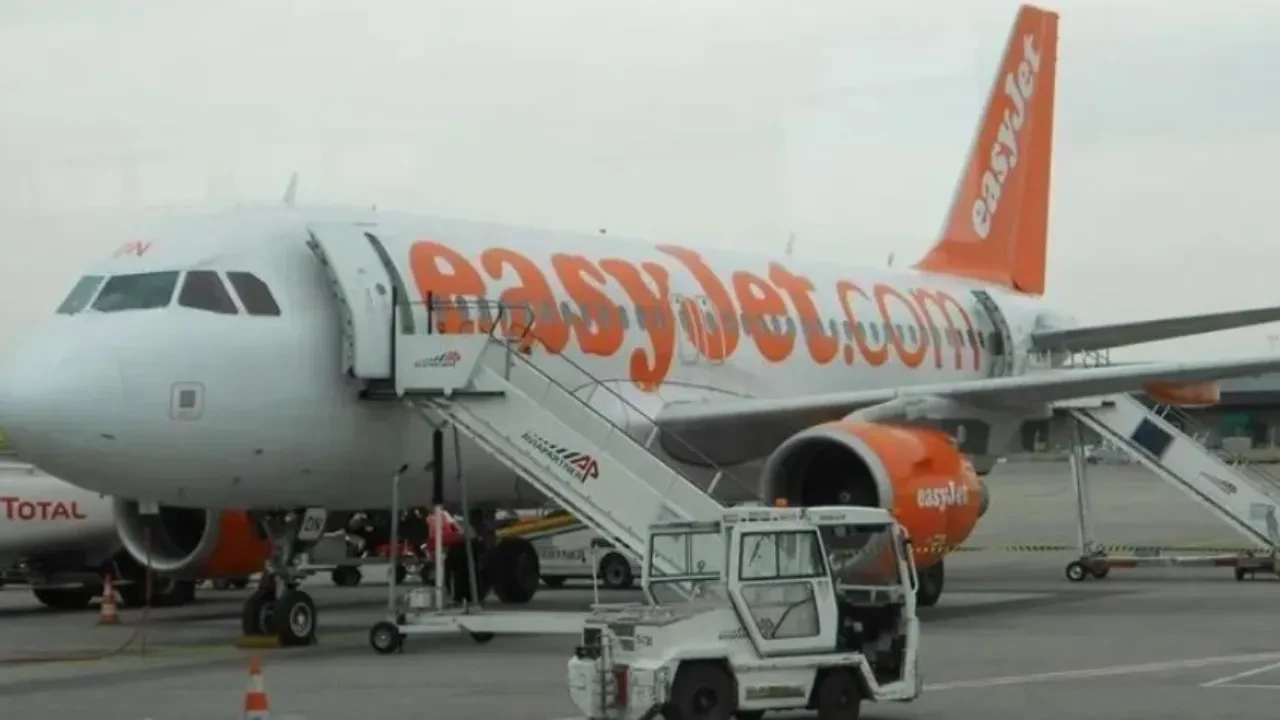 EasyJet uçağında powerbank yangını! Havalimanında uçuşlar durdu