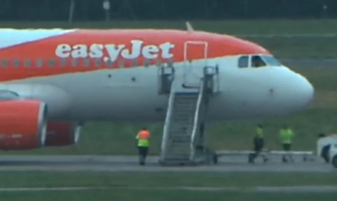 EasyJet uçağında powerbank yangını! Havalimanında uçuşlar durdu