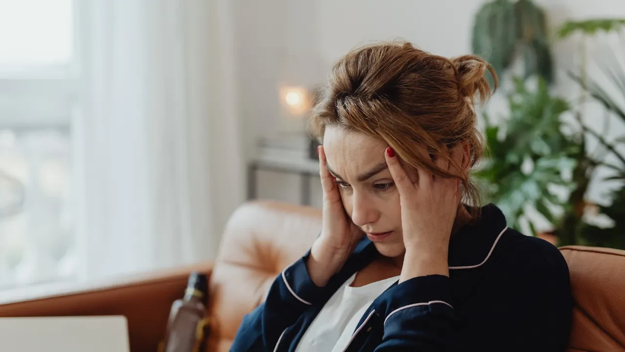 Evde hızla burun açtıran yöntemi İbn-i Sina'nın kitabından öğrendim! Tam 5 dakika sonra sinüslerimi boşaltıyor