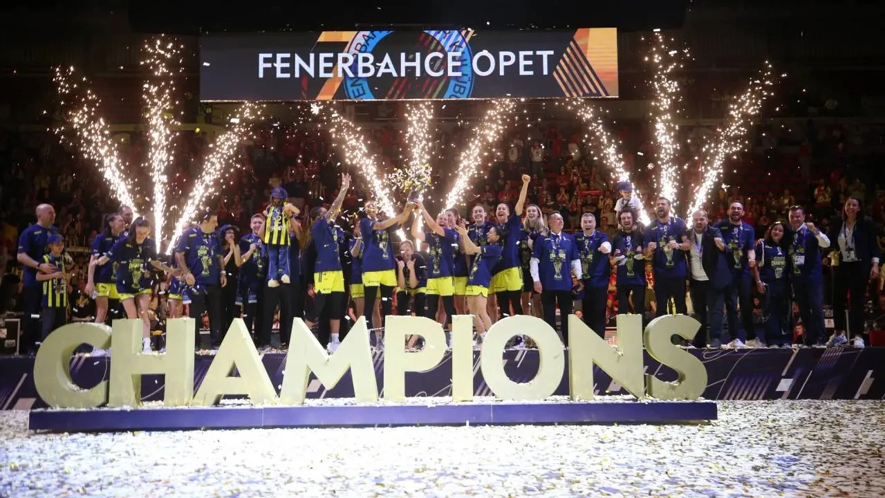 Fenerbahçe 8 transferi peş peşe açıkladı! İşte sarı-lacivertlilerin yeni oyuncuları