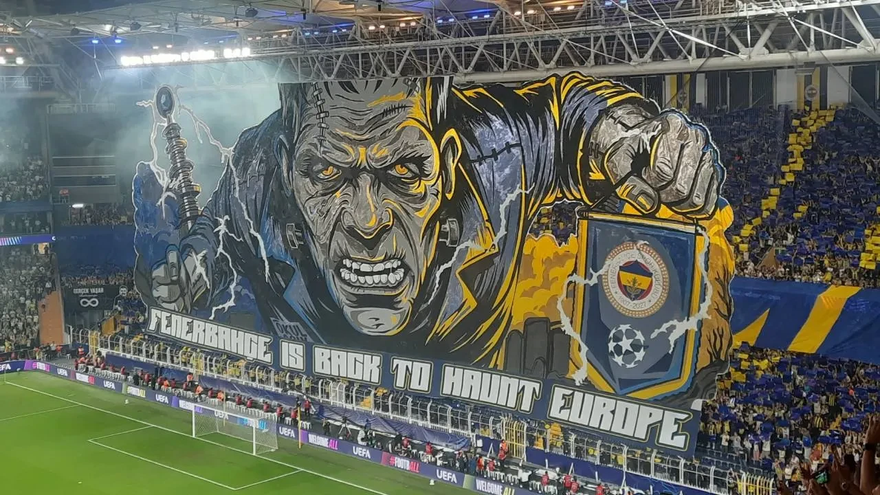 Fenerbahçe taraftarından görkemli koreografi! Kadıköy'de Şampiyonlar Ligi'ne özel gösteri