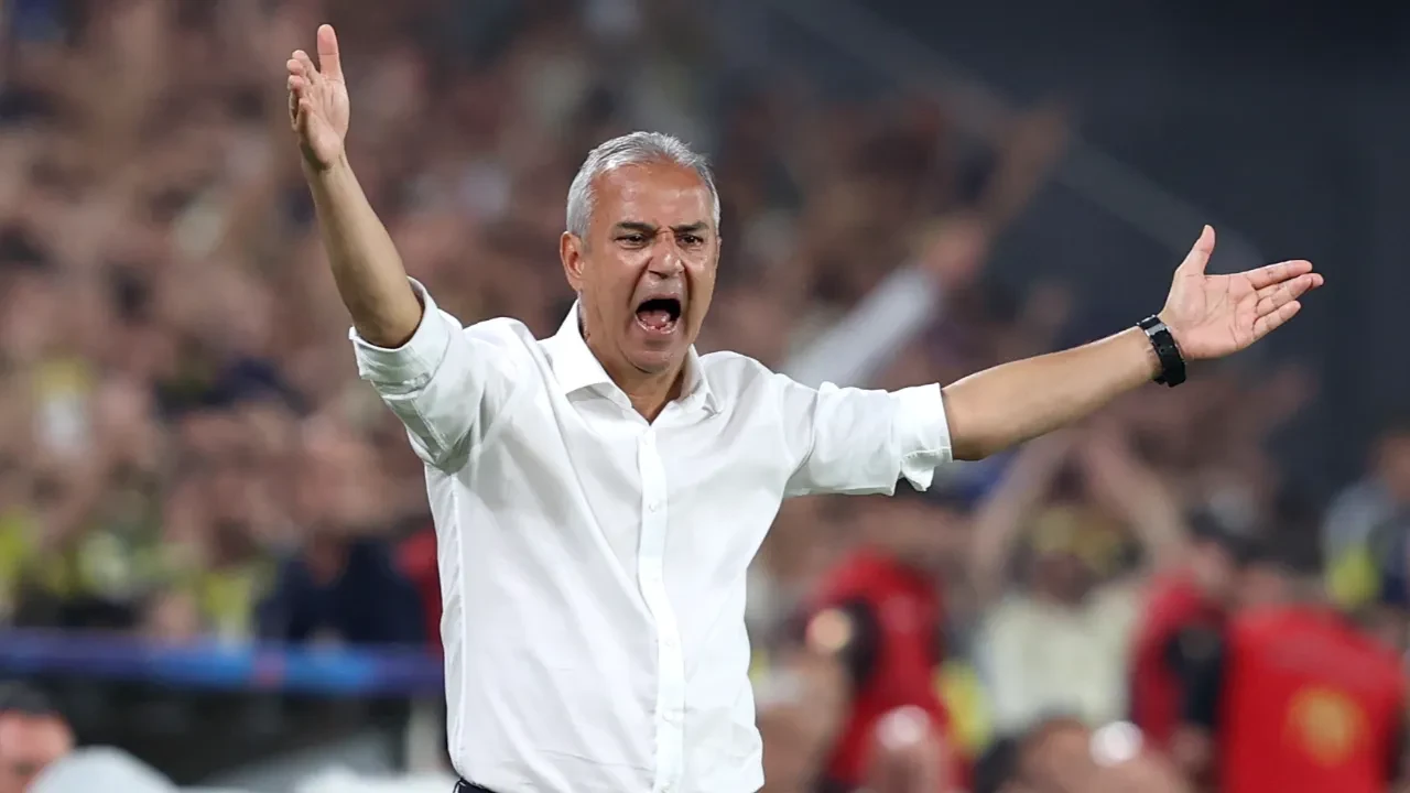 Fenerbahçe'den İsmail Kartal'a yabancı madde atan taraftarla ilgili açıklama! Olayla ilgili duyuru geldi